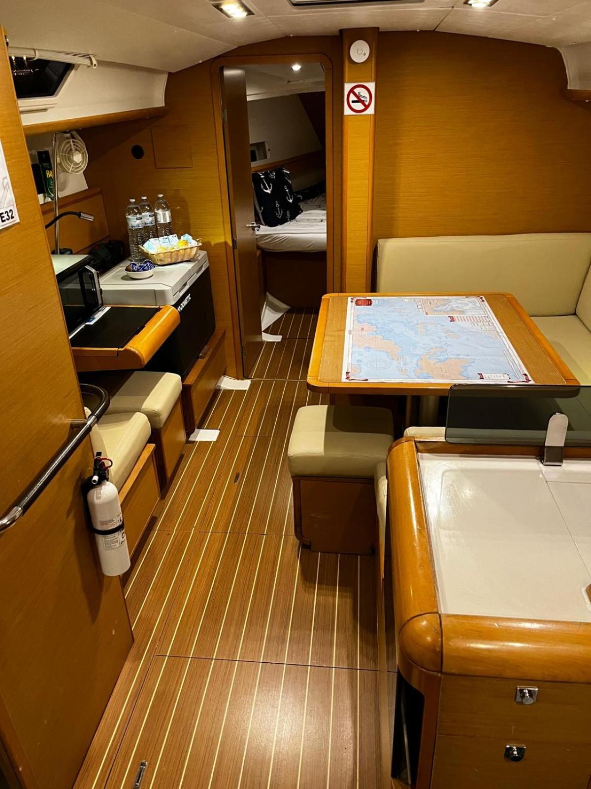 Hotel Sleep Aboard A Modern Sailboat In Oeiras Exteriér fotografie