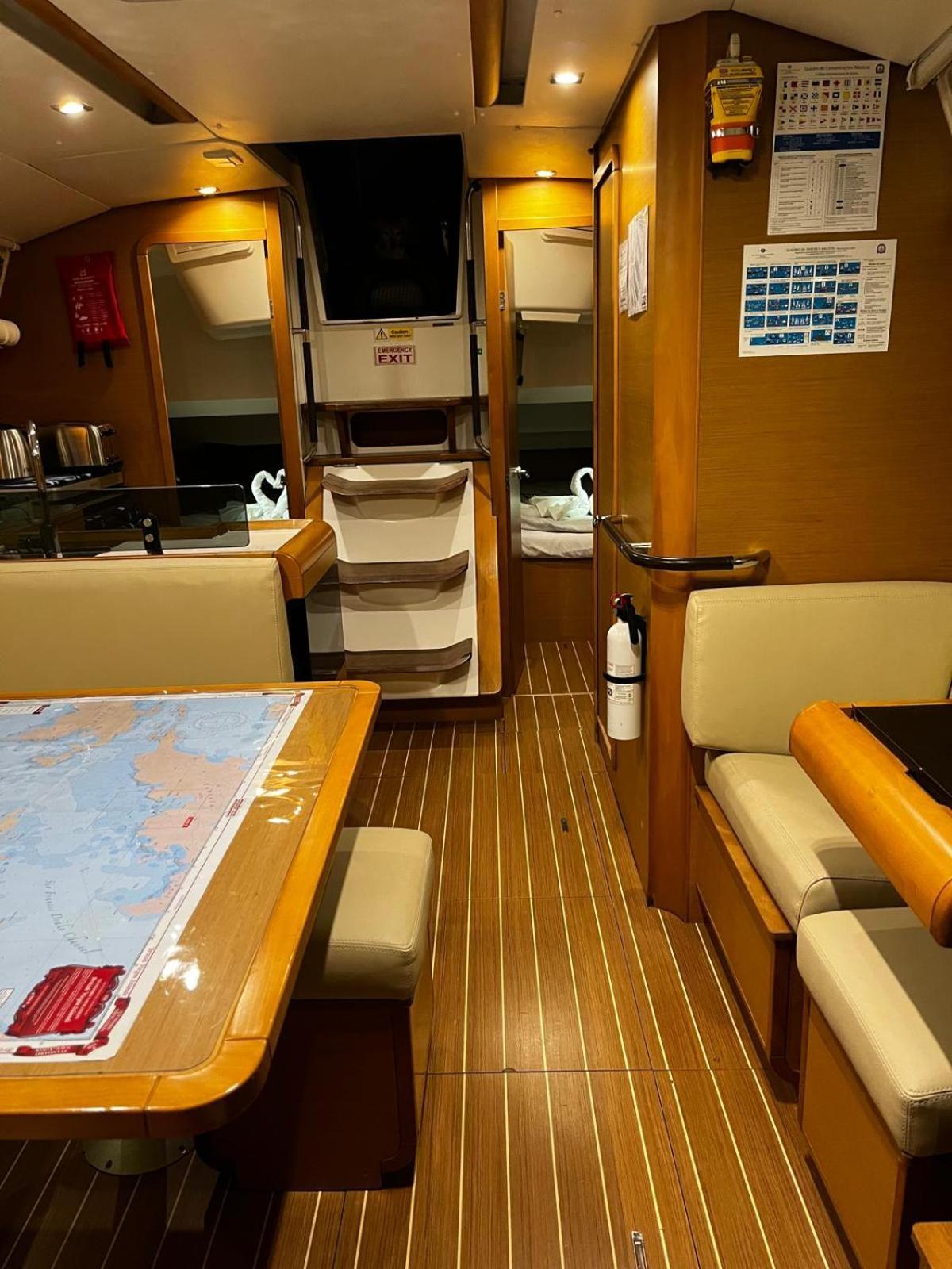 Hotel Sleep Aboard A Modern Sailboat In Oeiras Exteriér fotografie