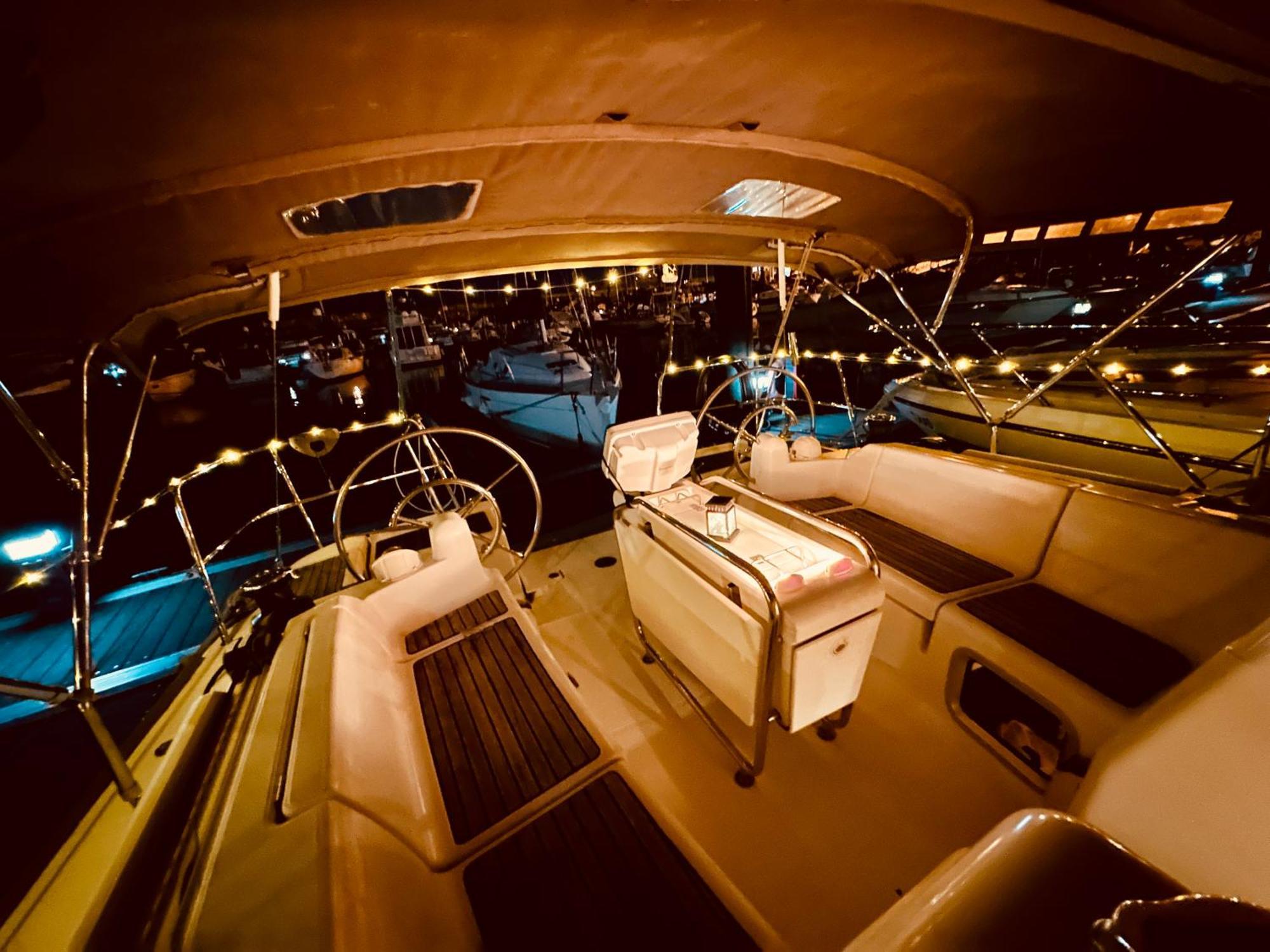 Hotel Sleep Aboard A Modern Sailboat In Oeiras Exteriér fotografie