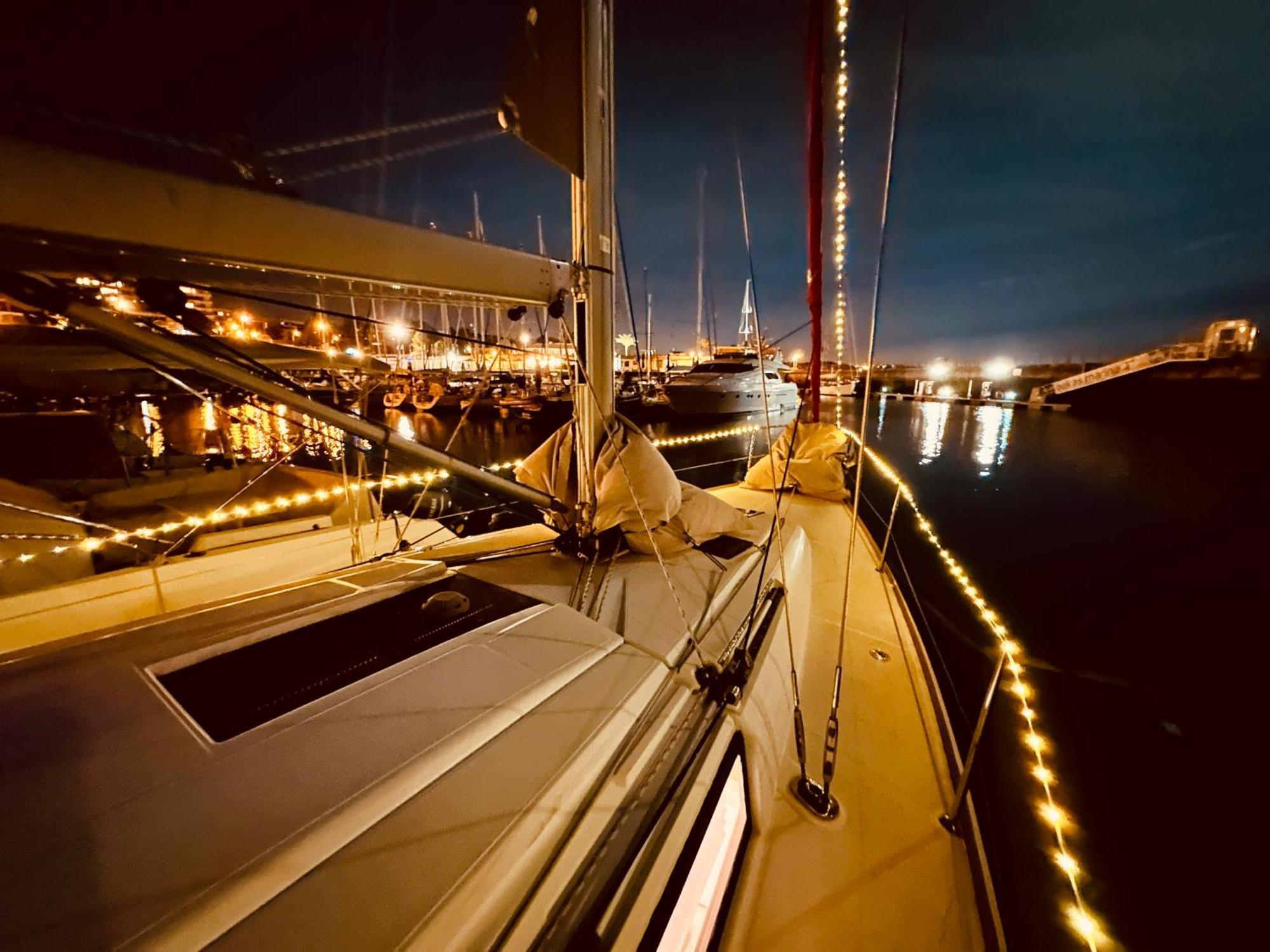 Hotel Sleep Aboard A Modern Sailboat In Oeiras Exteriér fotografie