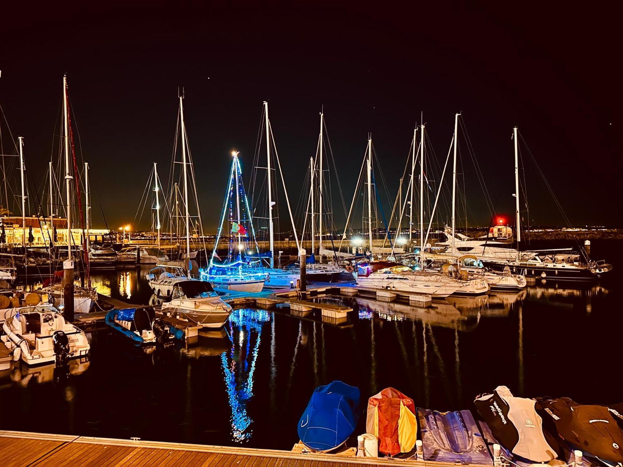 Hotel Sleep Aboard A Modern Sailboat In Oeiras Exteriér fotografie