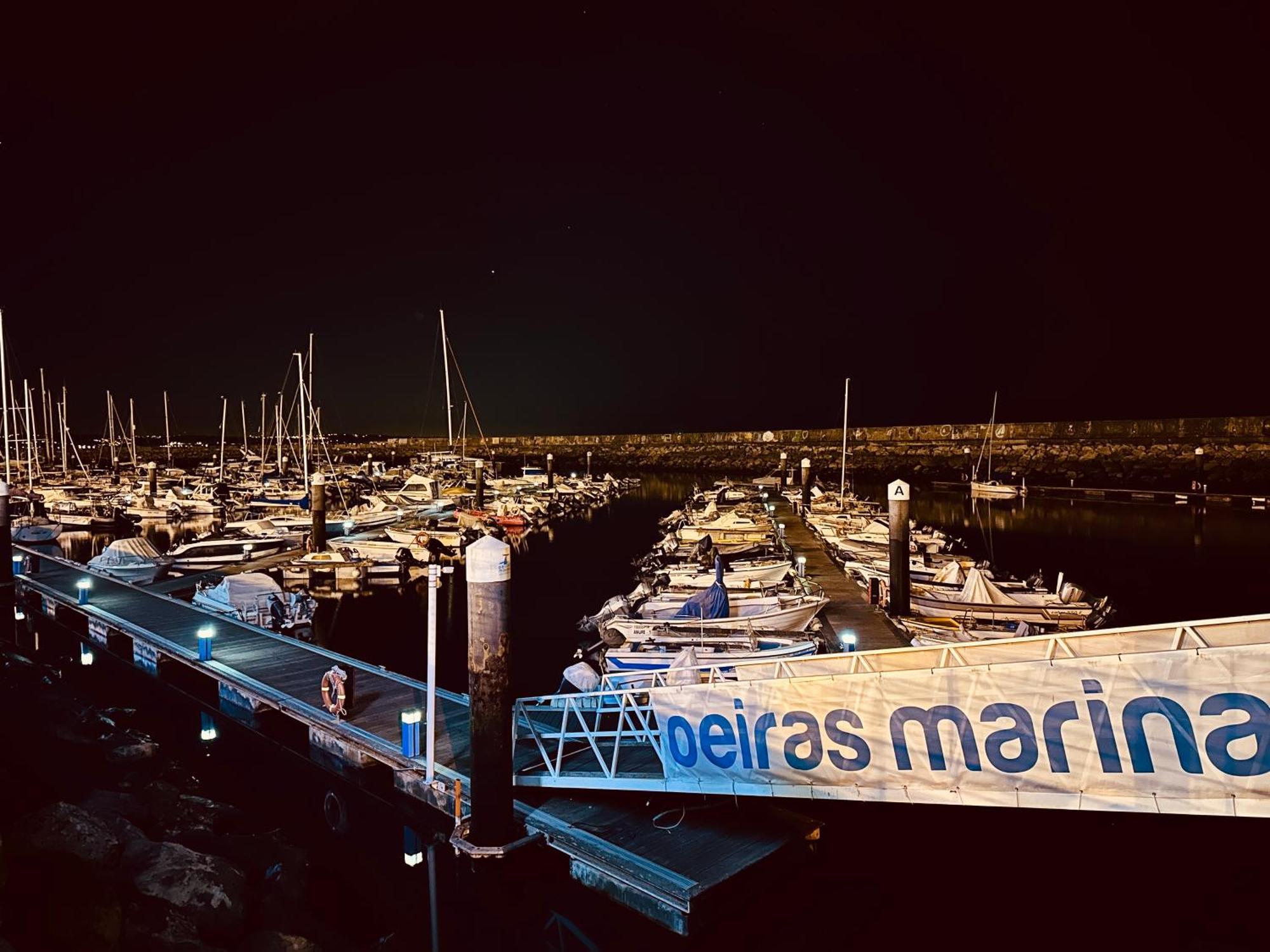 Hotel Sleep Aboard A Modern Sailboat In Oeiras Exteriér fotografie