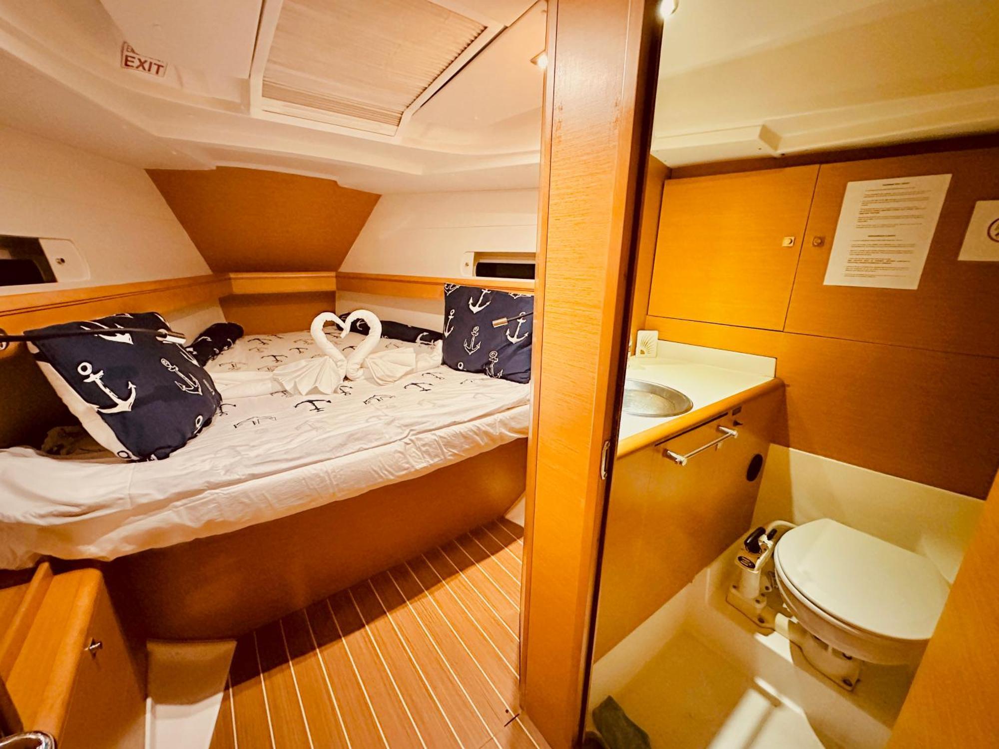 Hotel Sleep Aboard A Modern Sailboat In Oeiras Exteriér fotografie